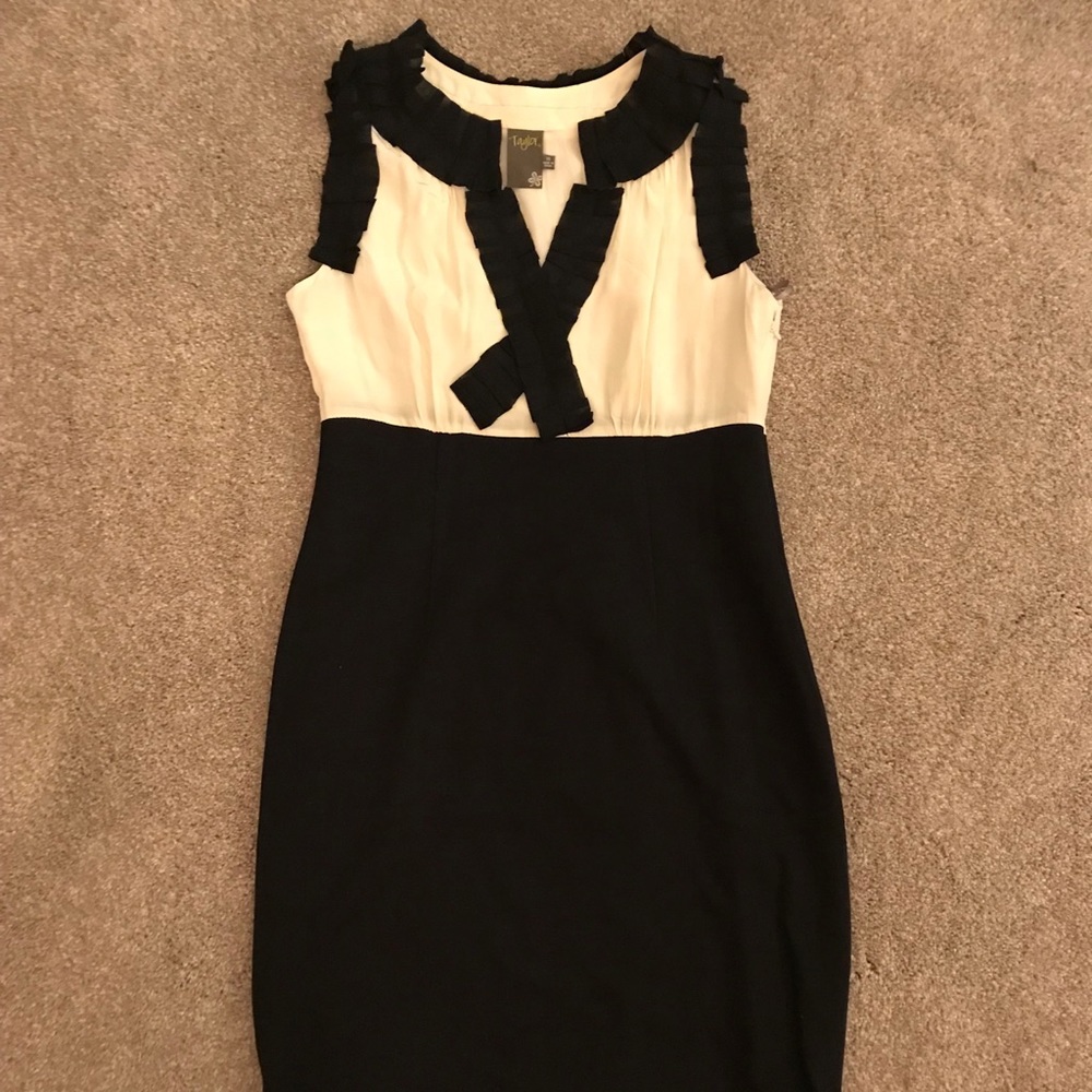 🎉MUST GO🎉 Taylor black/white color block dress